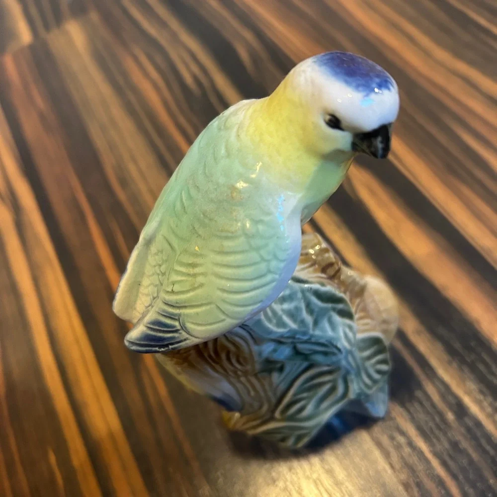Colorful Parrot Parakeet 🦜Ceramic Figurine 6.5” - Picture 8 of 11